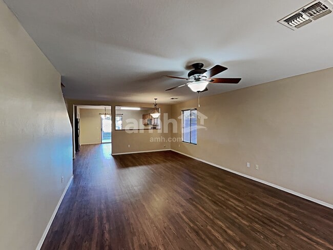 Building Photo - 2452 E Meadow Creek Way