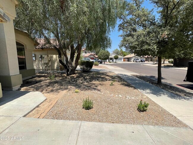 Building Photo - 542 N 169th Ave