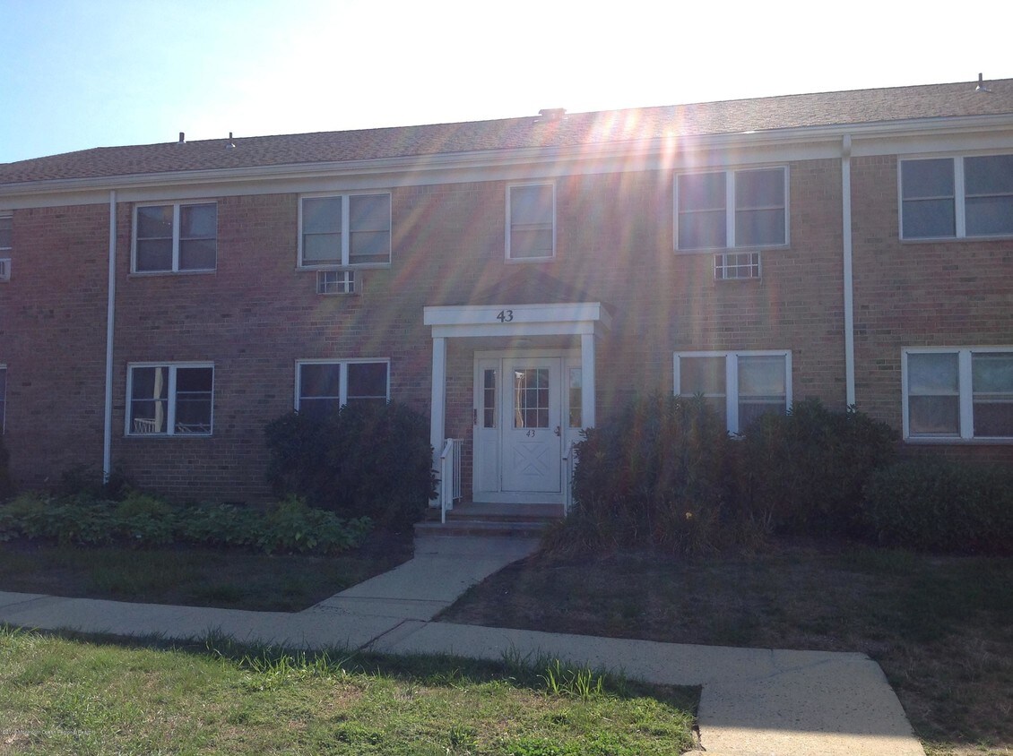 43 Manchester Ct Unit A, Freehold Township, NJ 07728 Condo for Rent