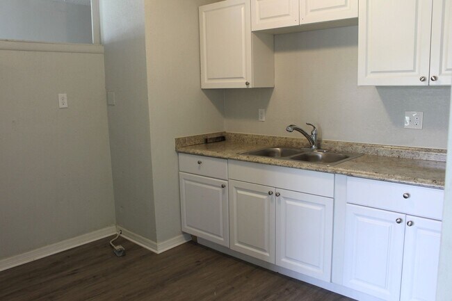 Building Photo - Newly Renovated Home in Tangelo Park
