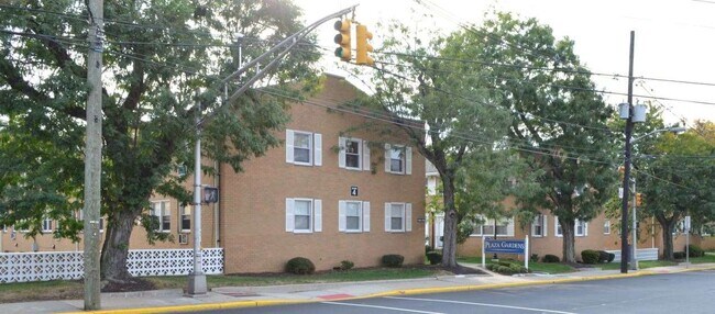 Foto del edificio - 1368 Paterson Plank Rd