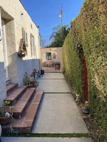 entrada vehicular residencial - 2258 Overland Ave