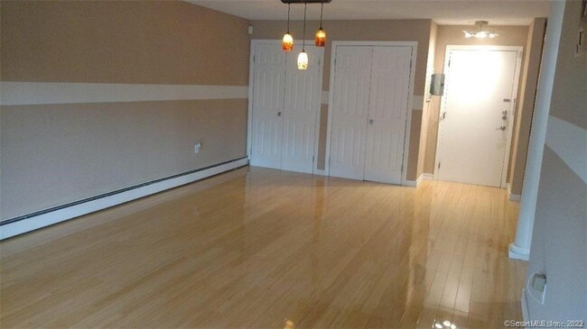 Building Photo - 1000 Cromwell Hills Dr
