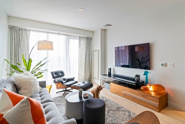 Building Photo - 375 Canal St