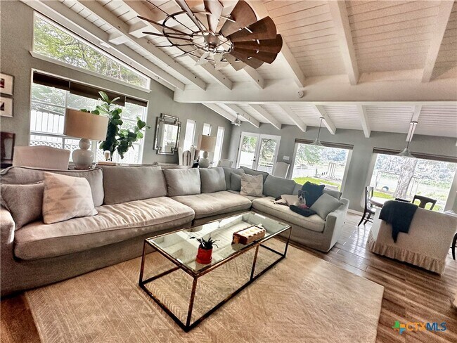 Foto del edificio - 426 Isle of View Dr