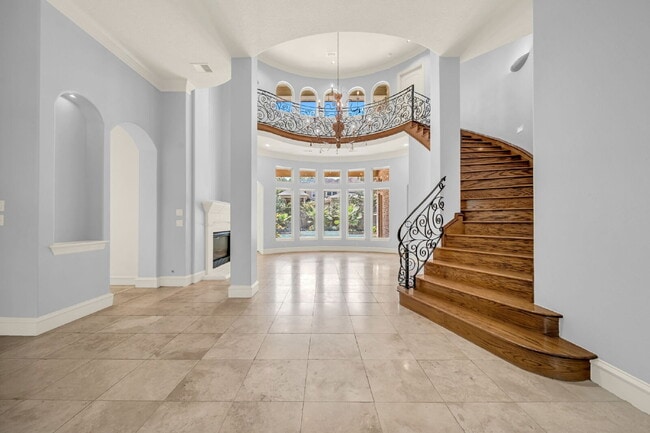 Building Photo - Exceptional 5-bedroom home (2 down) in desirable Woodlands Country Club with landscape & pool mai...