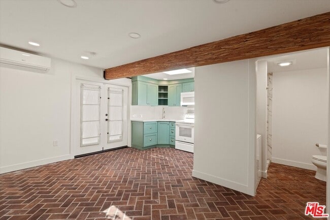 Building Photo - 3156 W 74th St