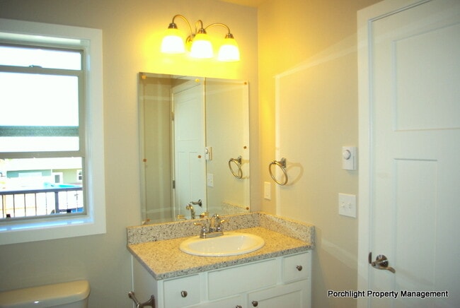 Foto del edificio - 2003 Aaron Dr