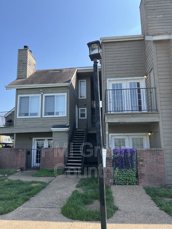 Building Photo - 6639 S Victor Ave