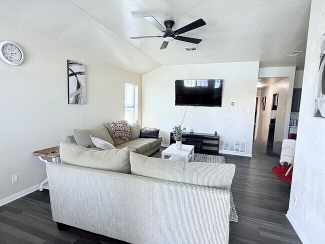 Foto del edificio - 5110 Daybreak Dr