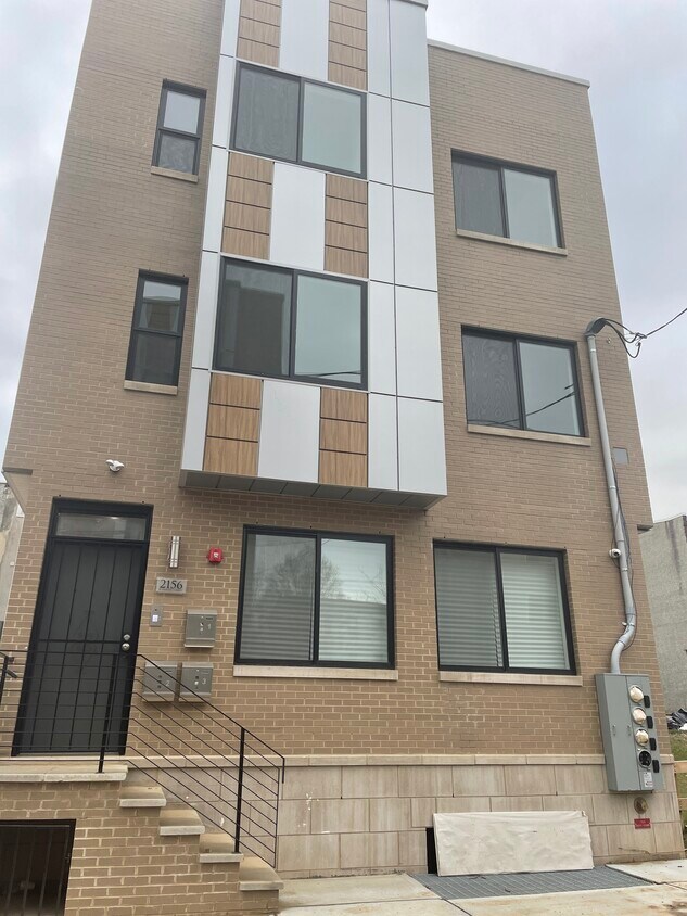Primary Photo - 2156 N Darien St