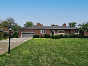 Building Photo - 937 Collins Rd