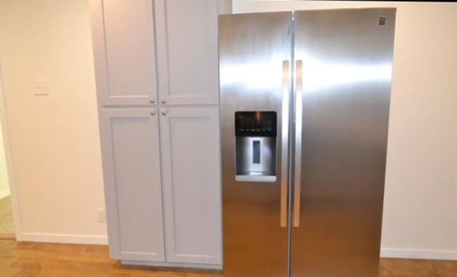 Foto del edificio - Spacious 4 Bed 2 Bath with Enclosed Patio ...