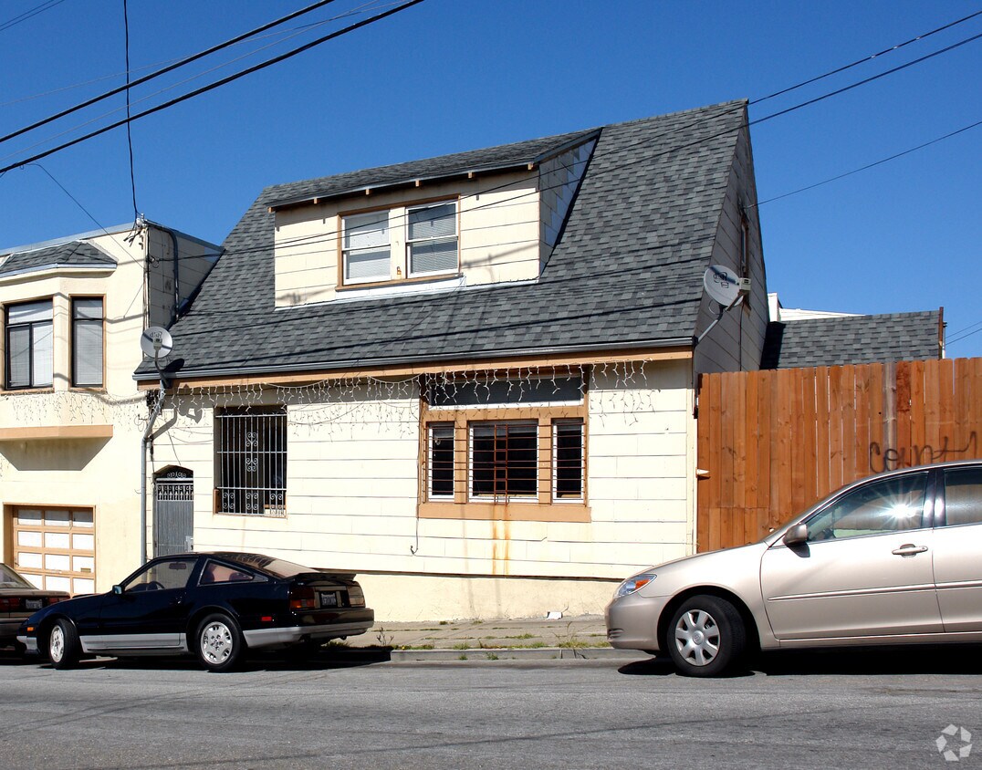 Primary Photo - 905 Russia Ave