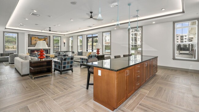 Building Photo - 8085 Sandpiper Cir