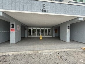 Building Photo - 14850 Naranja Lakes Blvd