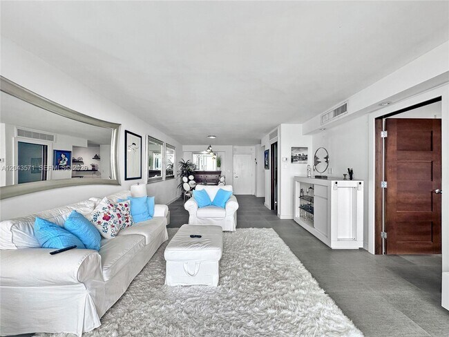 Foto del edificio - 6770 Indian Creek Dr