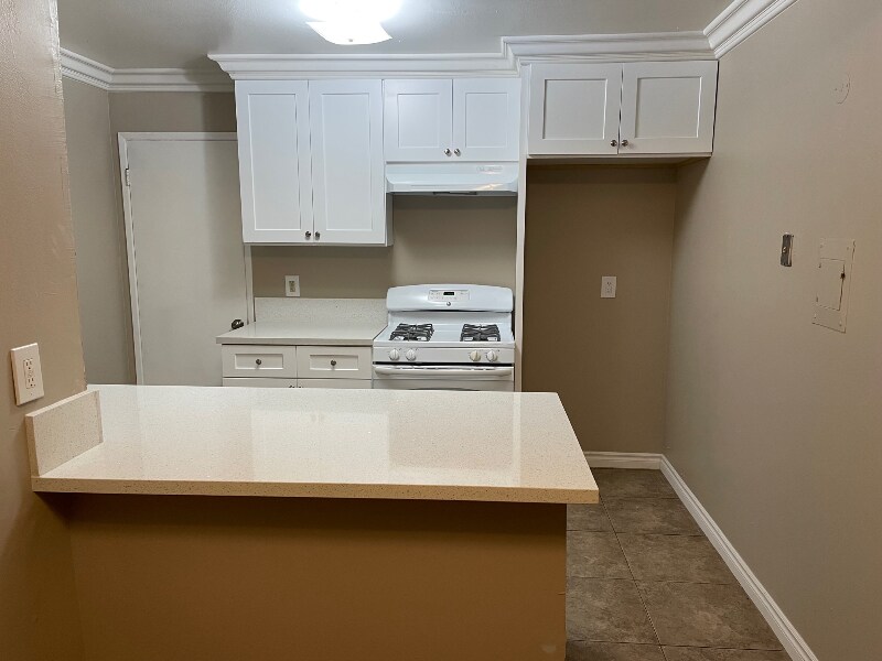 Primary Photo - 240 W South St