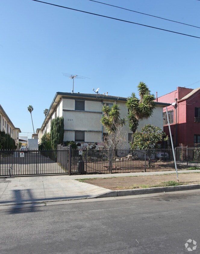 Building Photo - 1203-1207 N Ardmore Ave