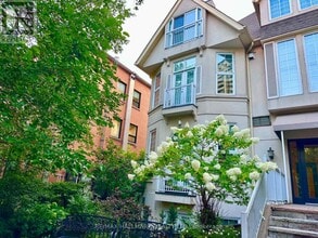 Building Photo - 539 Jarvis St