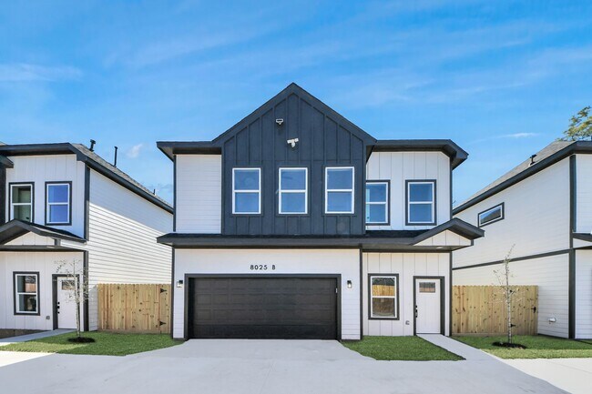 Building Photo - 8025 Peachtree St