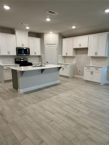 Building Photo - 221 Santa Lucia Dr