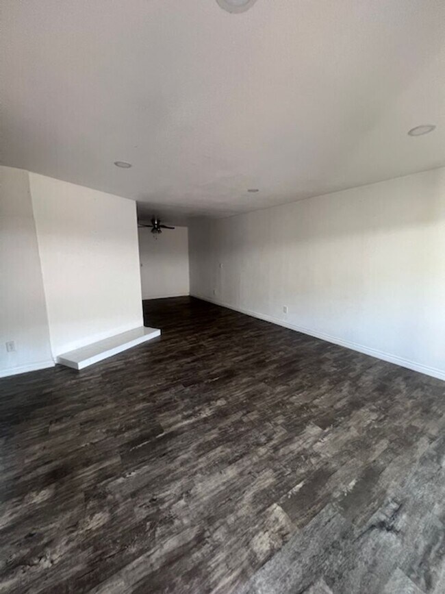 Foto del edificio - Spacious 3 Bed / 2 Bath Apartment in Colton – Upgraded & Move-In Ready