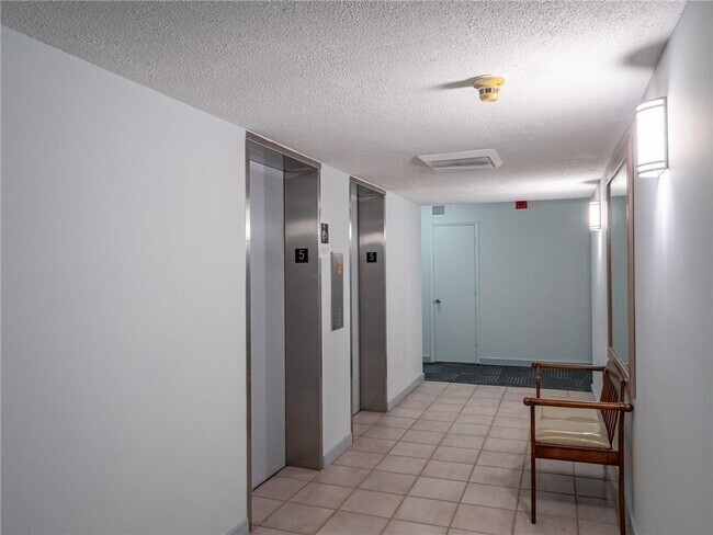 Building Photo - 1400 S Ocean Dr