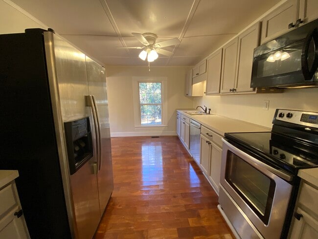 Building Photo - 333 E Catawba Ave