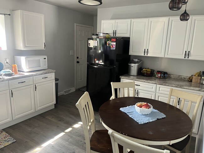 Building Photo - 4006 Essex Ave