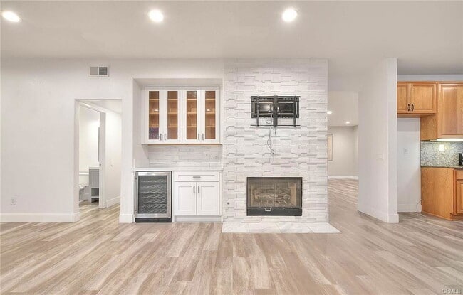 Building Photo - 10 Lazurite