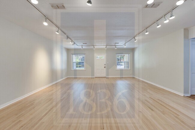 Foto del edificio - 2205 Sharon Ln