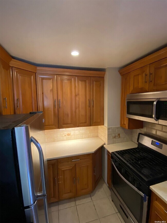 Foto del edificio - 93-34-93209 209th St