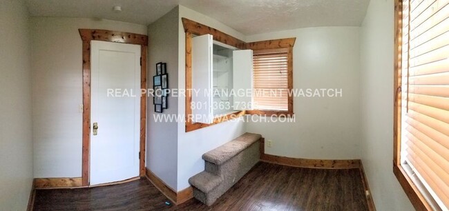 Building Photo - December Rent FREE!!! Charming 3-Bedroom D...