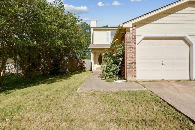 Building Photo - 6102 Parkwood Dr