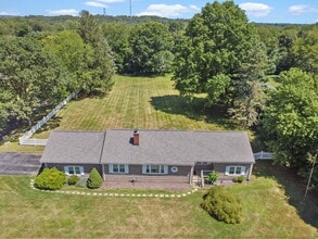 Building Photo - 918 Daniels Farm Rd