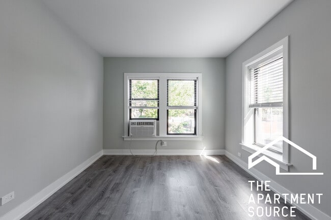 Building Photo - 707 W Brompton Ave