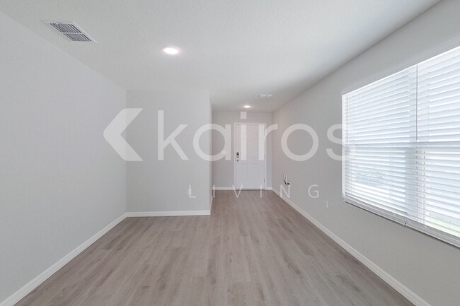 Building Photo - 8731 SW 44th Ct