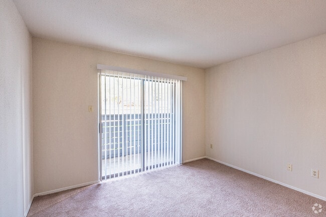 1BR, 1BA - 683SF - Elm Creek Apartments