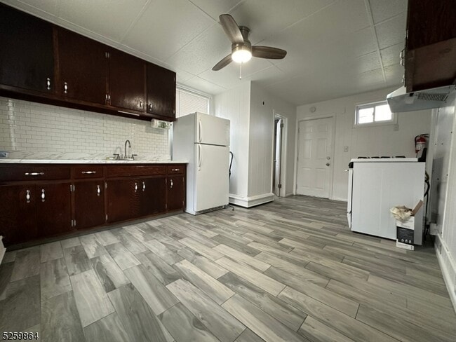 Foto del edificio - 89 Getty Ave