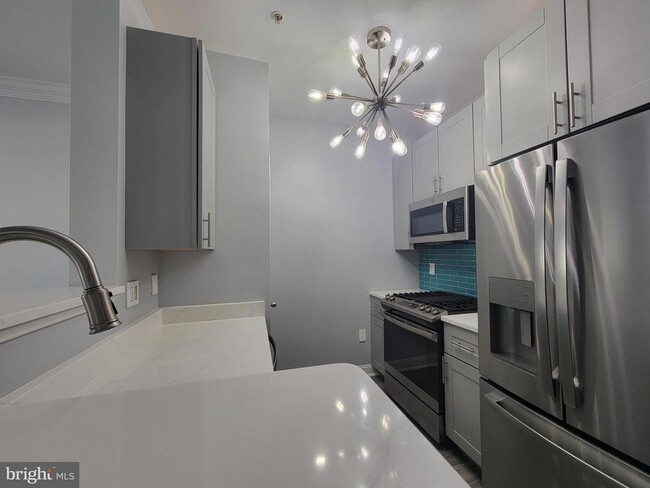 Foto del edificio - 4850 Eisenhower Ave