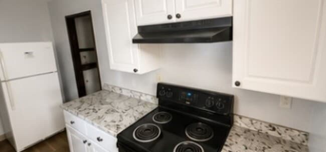 Building Photo - 2611 Eastview Dr