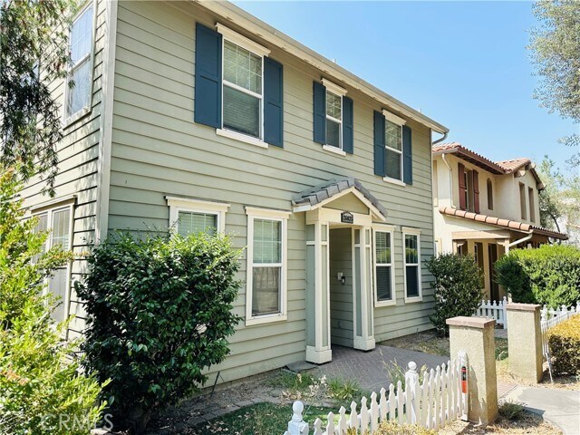 Foto del edificio - 26035 Newport Ave