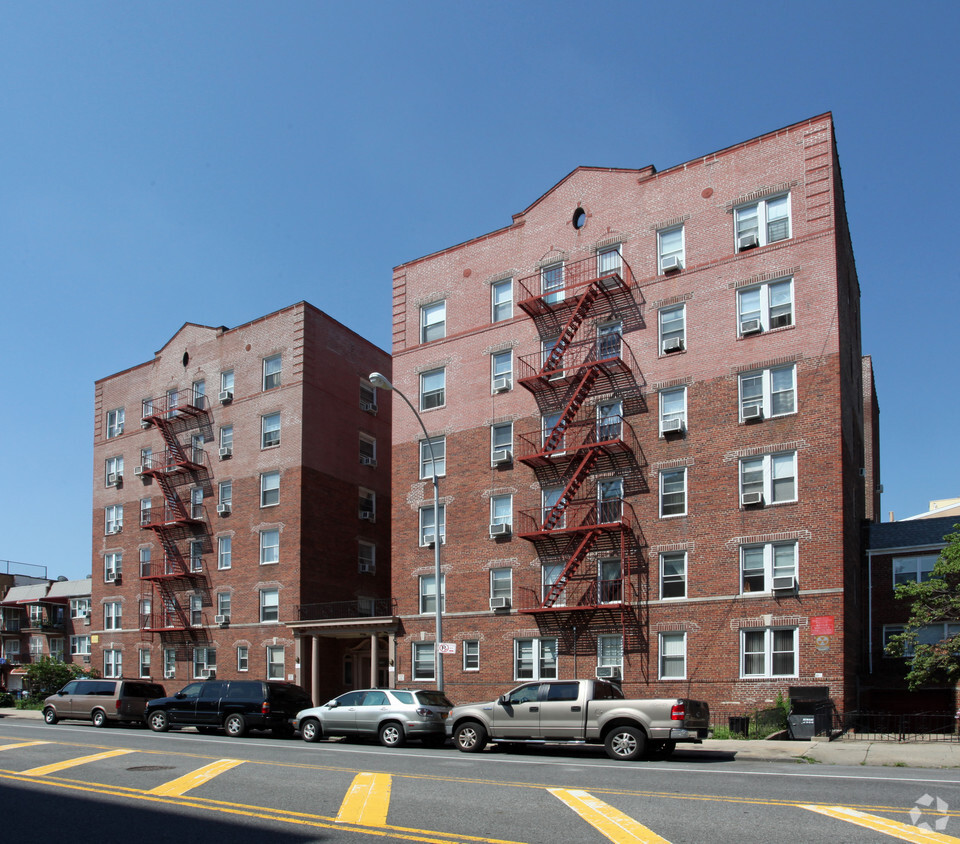 Building Photo - 1388 W 6th St