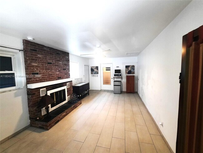 Building Photo - 3838 NE Melba Dr
