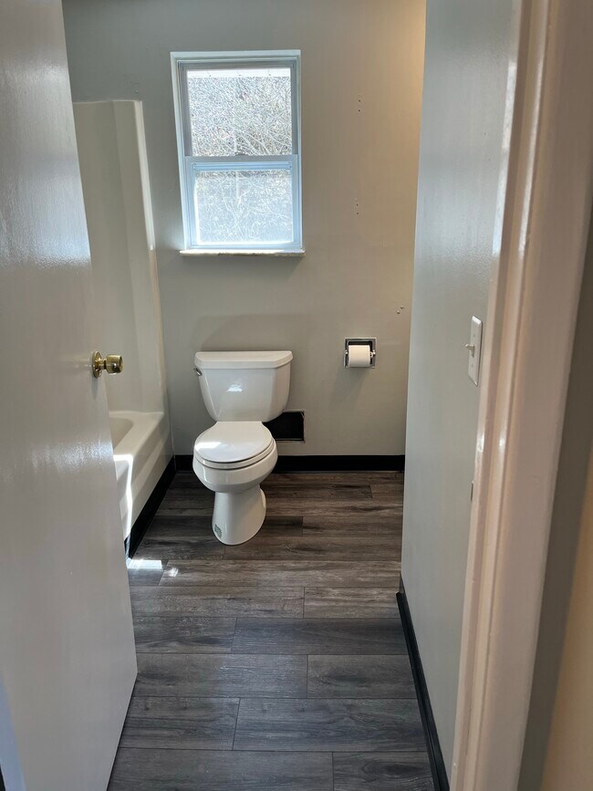 Building Photo - 4272 Sample Ct