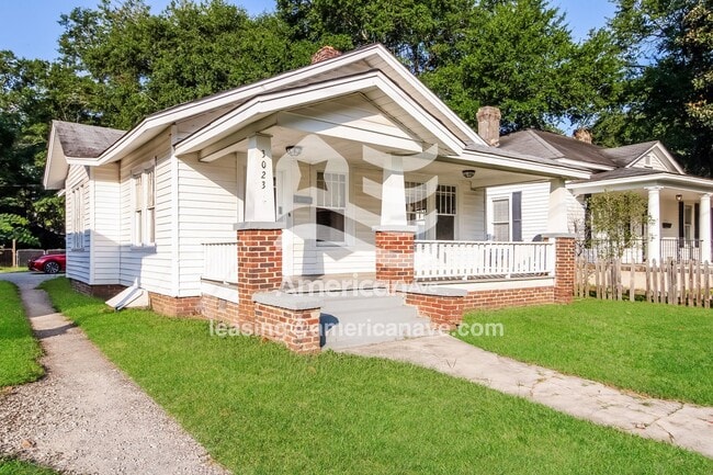 Building Photo - 3023 River Dr