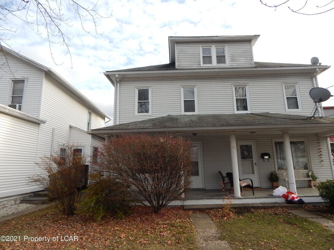 Primary Photo - 176 Wyoming Ave