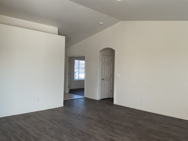 Foto del edificio - 981 Geneva Dr