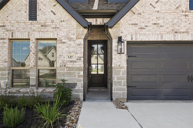 Building Photo - 127 Plumbago Loop